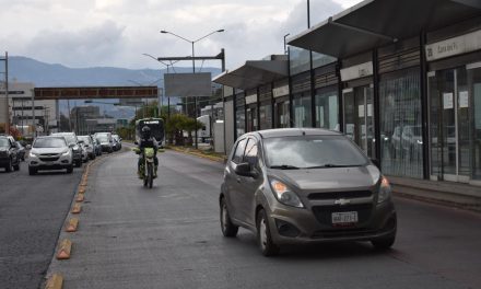 Piden respetar el carril confinado del Tuzobús
