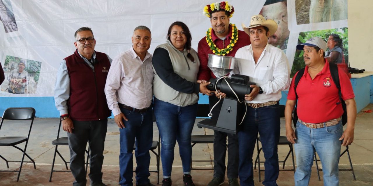 Productores de café de la Huasteca reciben equipamiento especializado