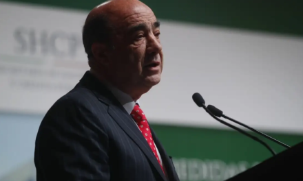 Murillo Karam permanece hospitalizado; desmienten muerte