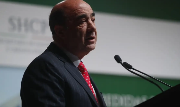 Murillo Karam permanece hospitalizado; desmienten muerte