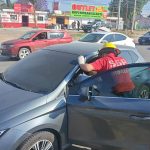 Auxilian a embarazada tras percance en la capital