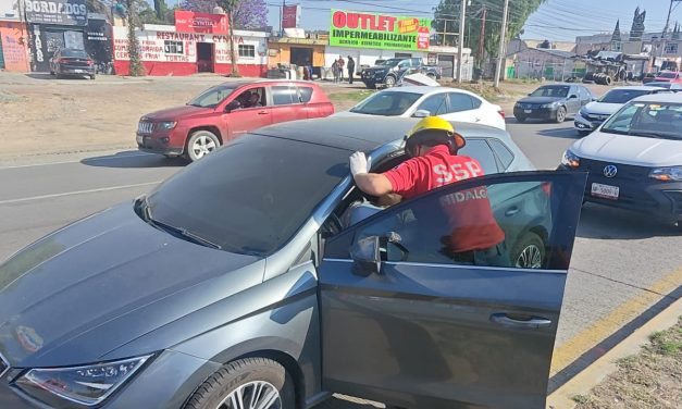 Auxilian a embarazada tras percance en la capital