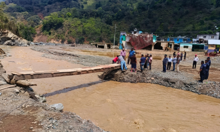 Lluvias colapsan puente en Tianguistengo