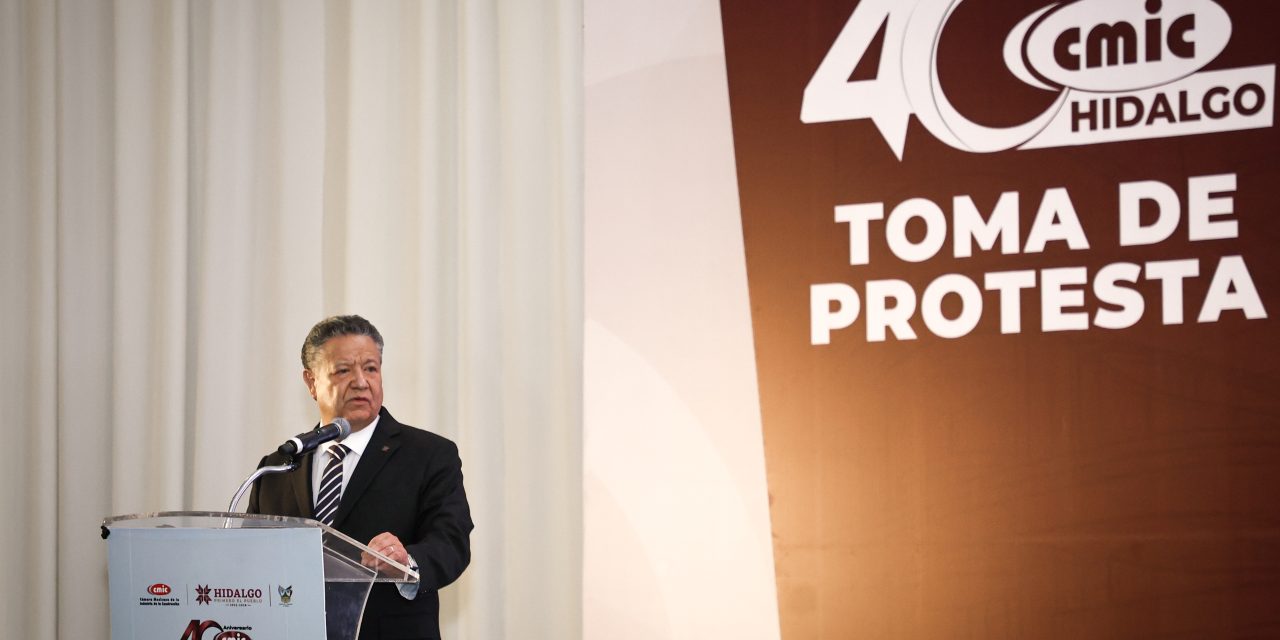 Ante constructores destaca Menchaca avance en obras