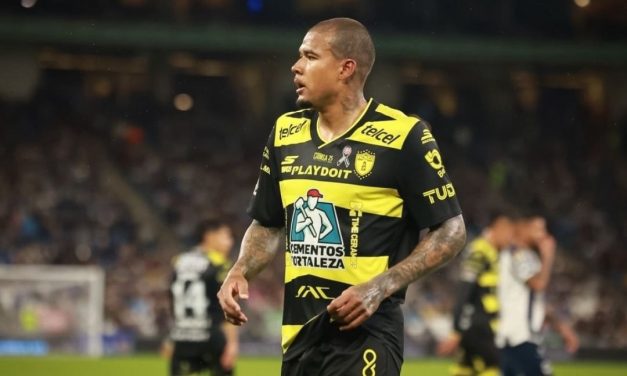 Pachuca vence a Rayados y pelea por el liderato