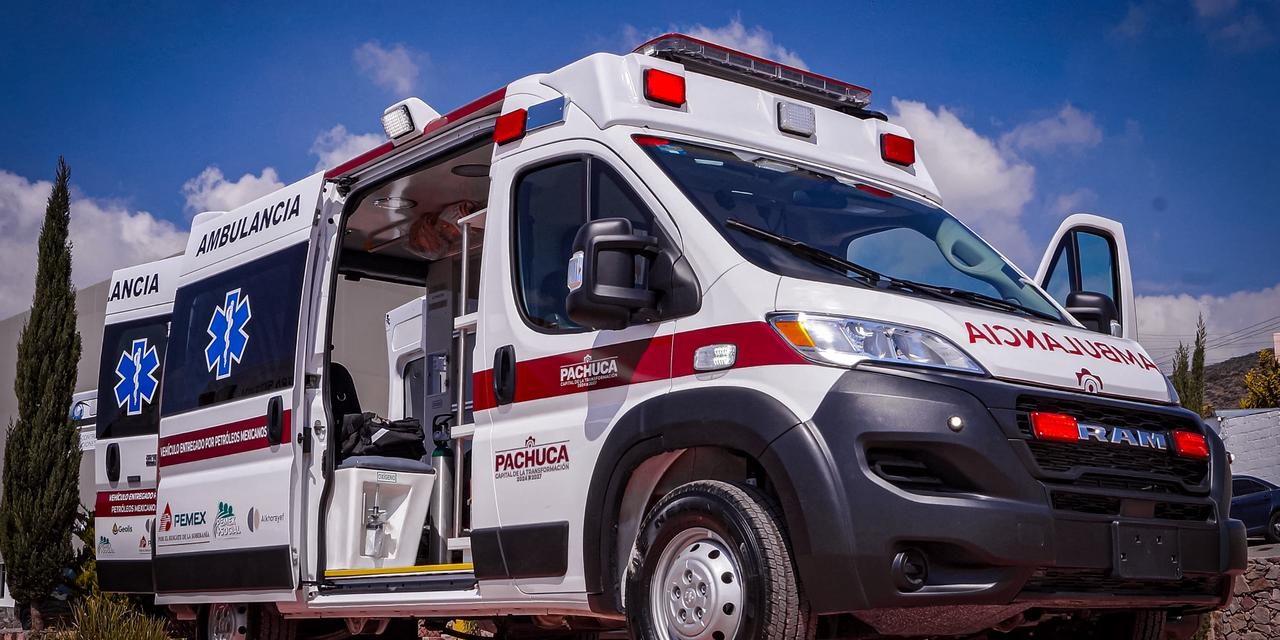 Entregan 3 nuevas ambulancias para Pachuca