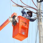 Renuevan luminarias en colonias de Mineral de la Reforma