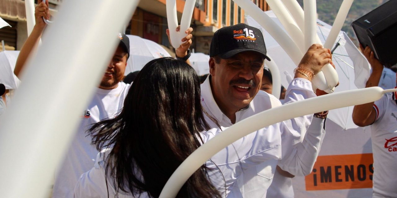 Magisterio marcha con 53 mil docentes en Pachuca