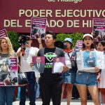 Marchan y exhiben a diputados por aprobar consulta taurina