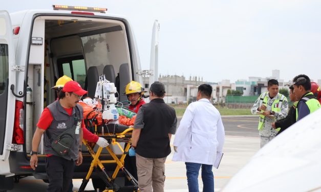 Trasladan vía aérea a paciente de Tlanchinol a Pachuca