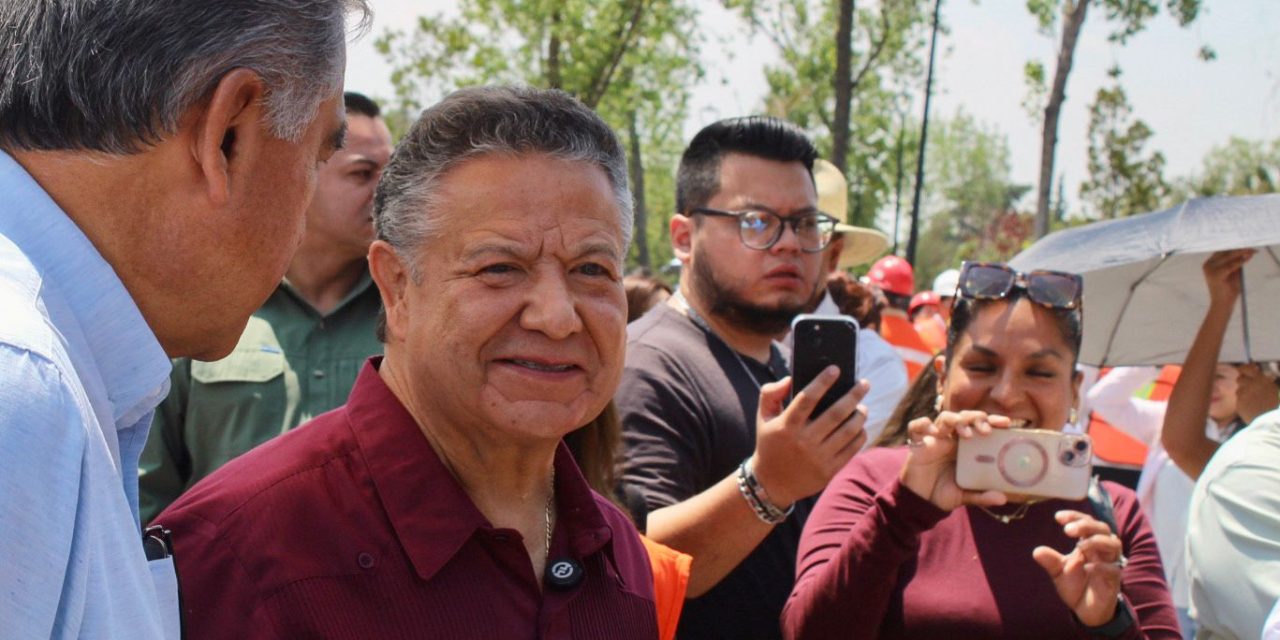 Taxis necesitan actualizarse para brindar mejor servicio: gobernador