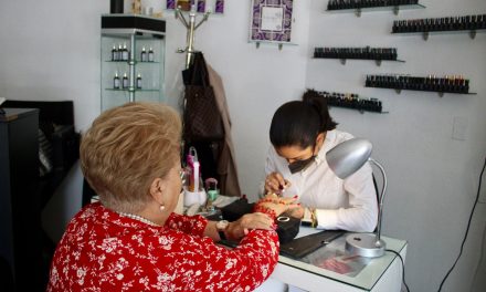 Madres destinan hasta mil 500 pesos para verse bien en su festejo