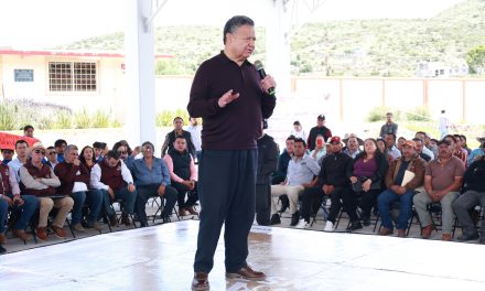 Menchaca lleva mejoramiento urbano a Mineral del Chico