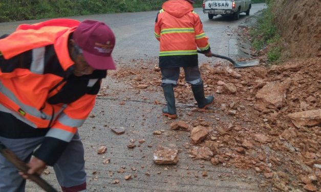 Tras lluvias reabren 18 caminos en el estado
