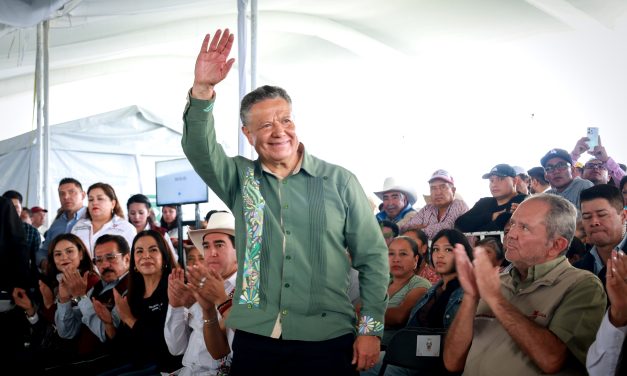Menchaca lleva obras por 72 mdp a Santiago Tulantepec