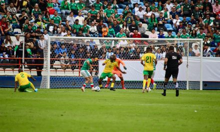 México golea a Sudáfrica en juego de leyendas