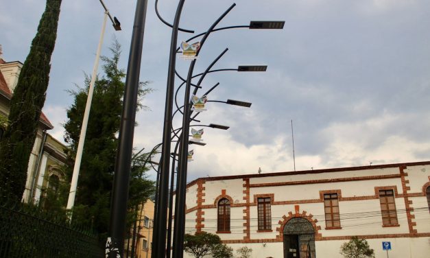 Analizan reubicar luminarias retiradas de la alcaldía de Pachuca