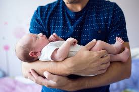 Licencias de paternidad serían de hasta 12 semanas