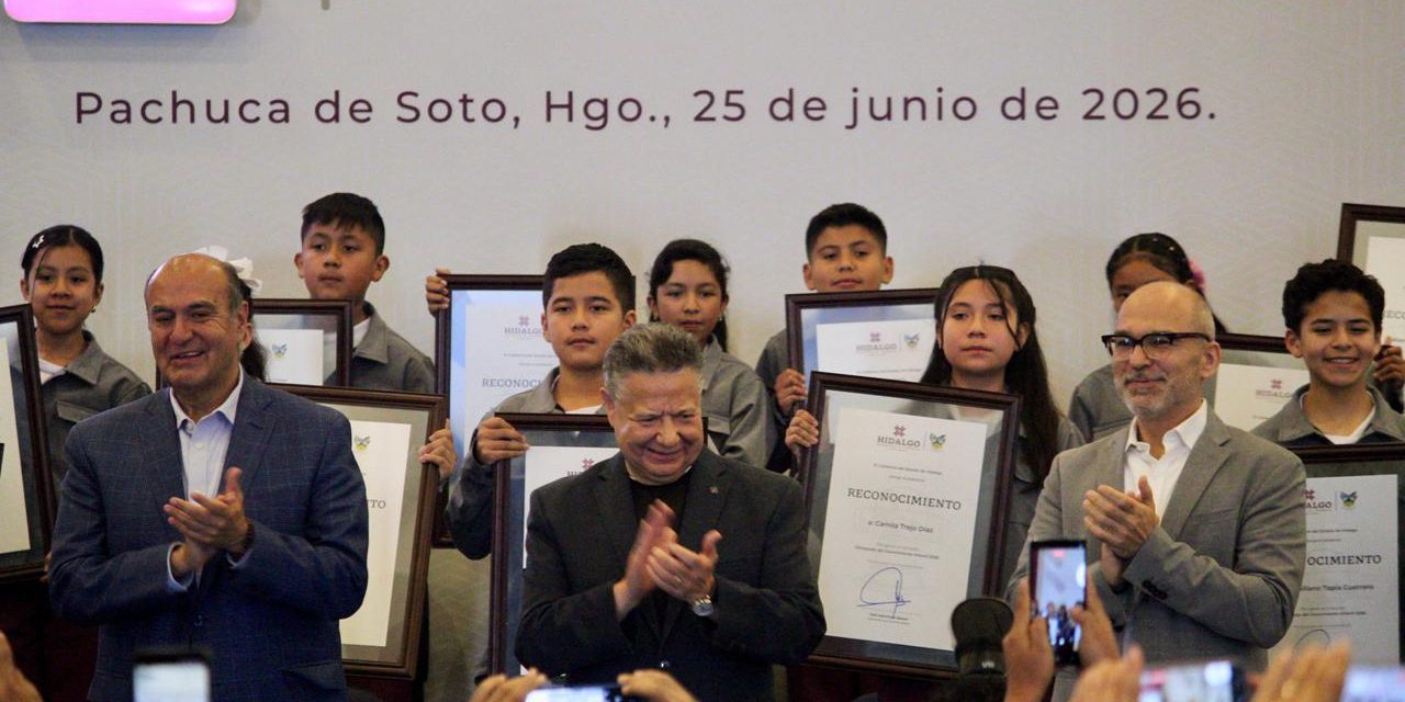 Menchaca reconoce a ganadores de Olimpiada del Conocimiento Infantil