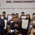 Menchaca reconoce a ganadores de Olimpiada del Conocimiento Infantil