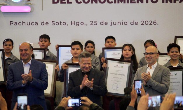Menchaca reconoce a ganadores de Olimpiada del Conocimiento Infantil