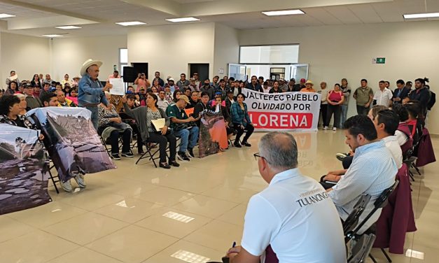 Tulancingo: Protestan en alcaldía y amagan con boicot a Expo Feria 2026