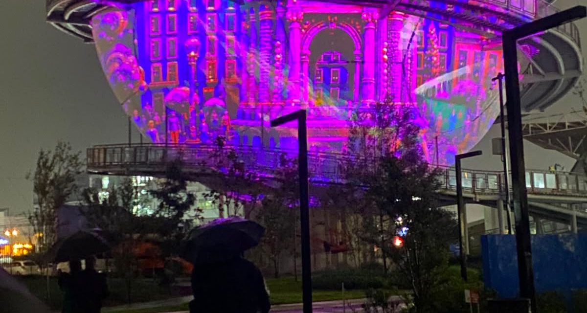Lluvia acompaña la función del videomapping