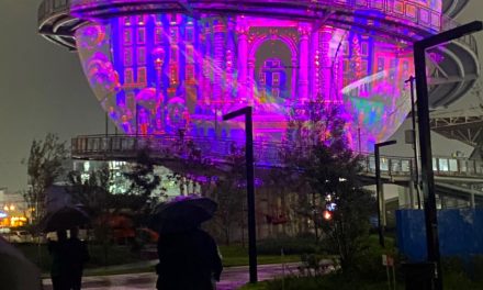 Lluvia acompaña la función del videomapping