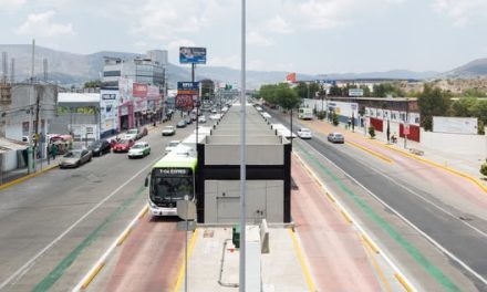 Ya hay multas por invadir carril confinado en Pachuca