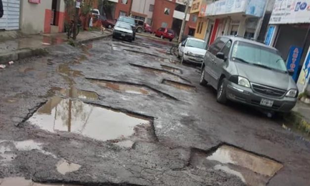 Baches se mantienen como demanda ciudadana en Pachuca