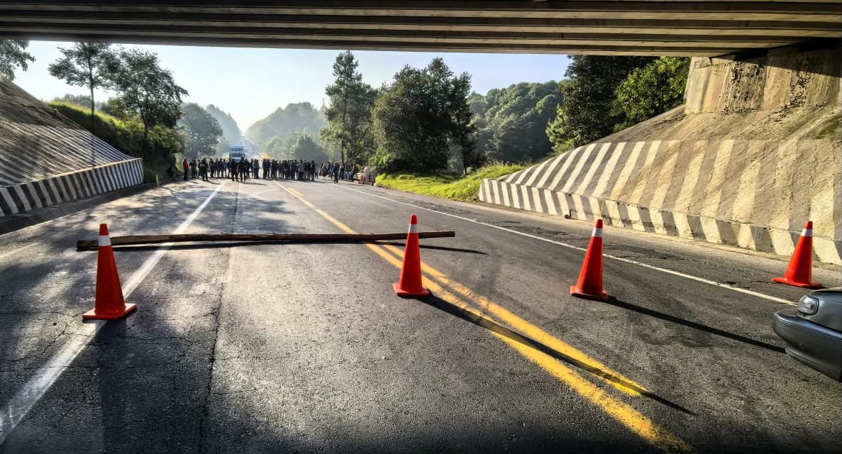 Bloquean México-Tuxpan para exigir mayor seguridad