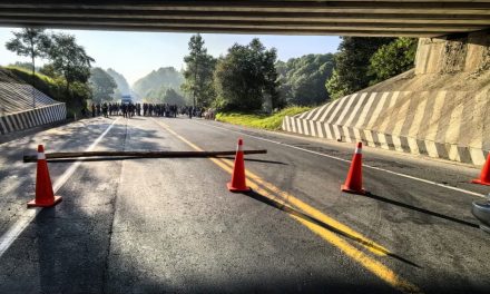 Bloquean México-Tuxpan para exigir mayor seguridad