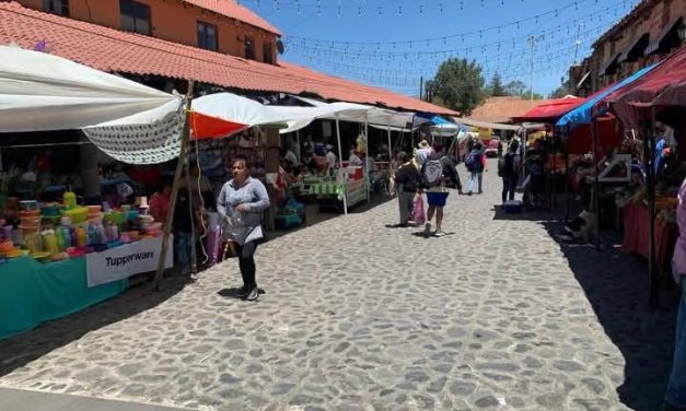 Quintanar admite rechazo para convertir tianguis en mercados