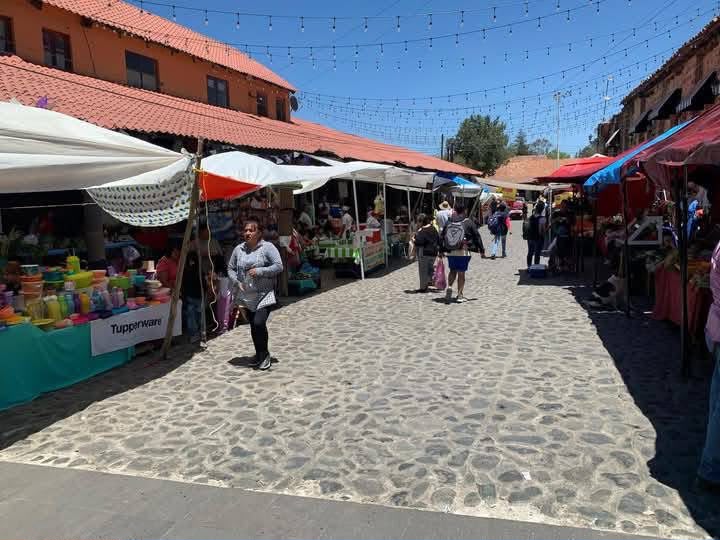 Quintanar admite rechazo para convertir tianguis en mercados