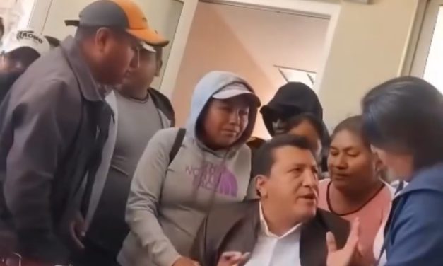Olivares reprueba violencia contra alcalde de San Salvador