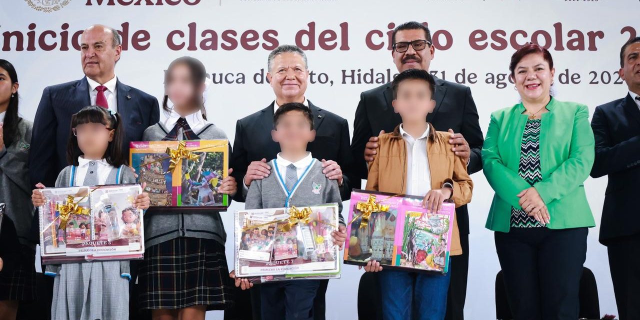 Julio Menchaca da inicio formal a ciclo escolar en Hidalgo