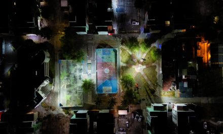 Avanza alumbrado público en parques y canchas de Pachuca