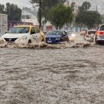 Aguaceros colapsan bulevares en Pachuca