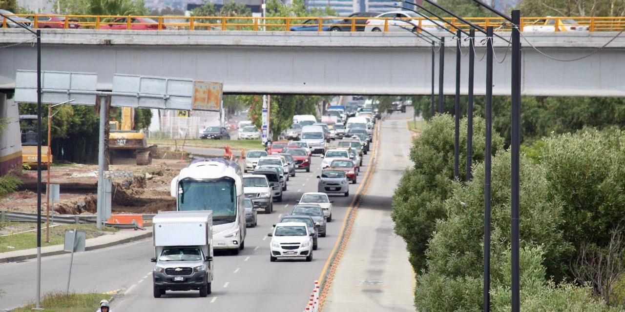 Van 73 multas por invadir carril del Tuzobús; diputados piden revisar esquema