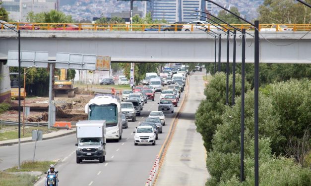 Van 73 multas por invadir carril del Tuzobús; diputados piden revisar esquema