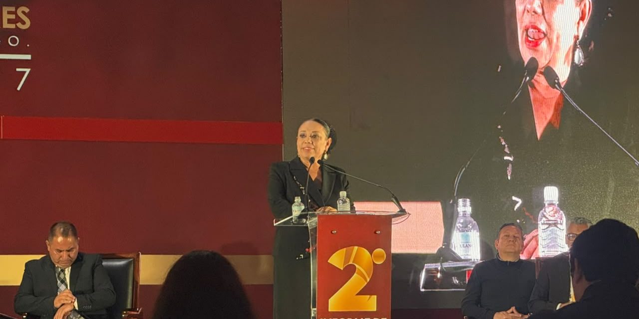 “A mí no me brinca nadie”, advierte Lorena García durante su informe