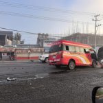 Choque entre automóvil y colectiva dejó dos lesionados en Tulancingo