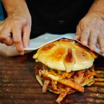 Fusionan guajolotes con pan de muerto en Tulancingo