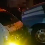 Impactan unidad de transporte y choca contra un tráiler