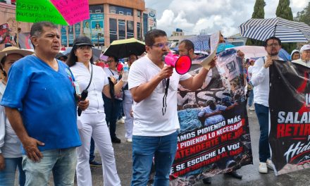 Trabajadores del IMSS protestan en Pachuca por reclamos laborales