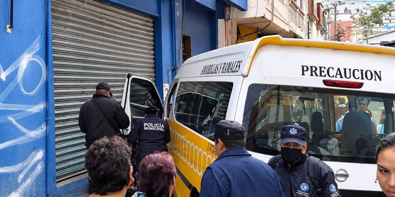 Combi atropella a mujer en pleno centro de Pachuca