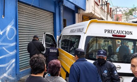 Combi atropella a mujer en pleno centro de Pachuca