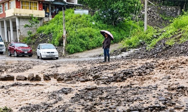 Chubascos colapsan regiones en Hidalgo