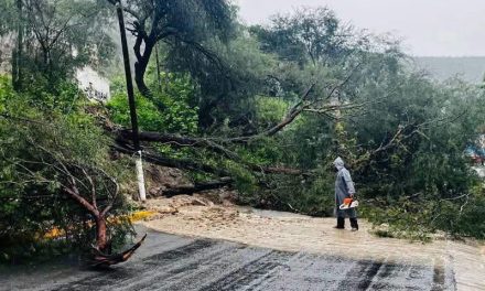 Lluvias provocan deslaves, cierres y dejan dos menores heridos