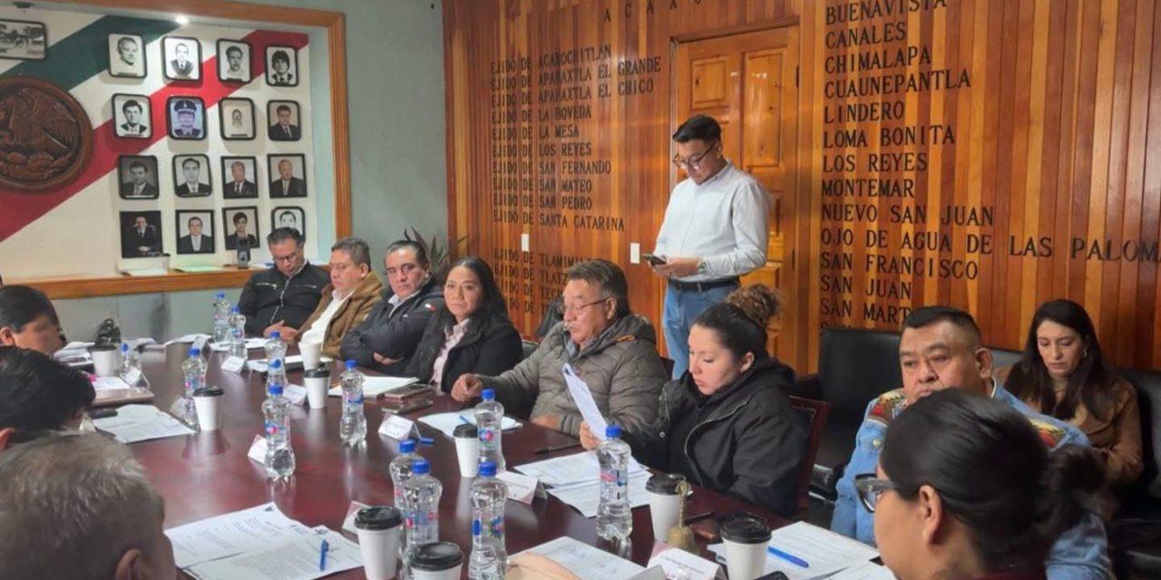 Cabildo de Acaxochitlán rechaza reforma constitucional; ocho votan en contra